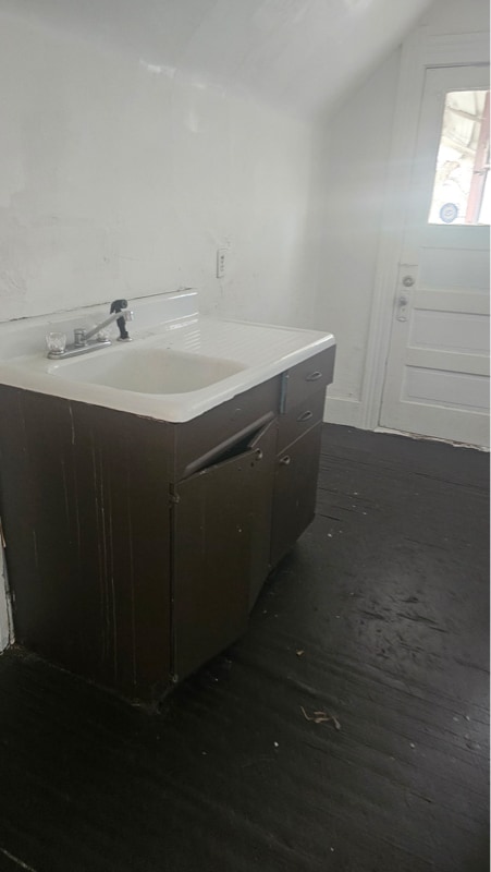 Building Photo - 1614 Oak St