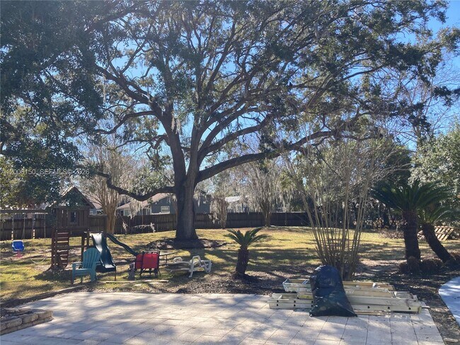 Building Photo - 2020 NE 11th Pl