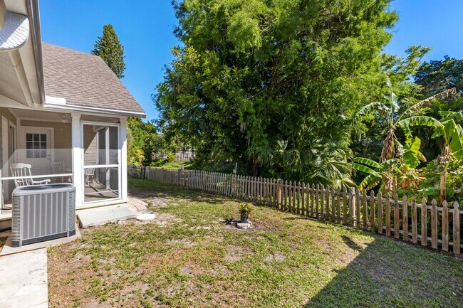 Building Photo - Charming Renovated 4BR/3BA Single Family Home