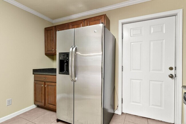 Building Photo - 1630 1st Ave