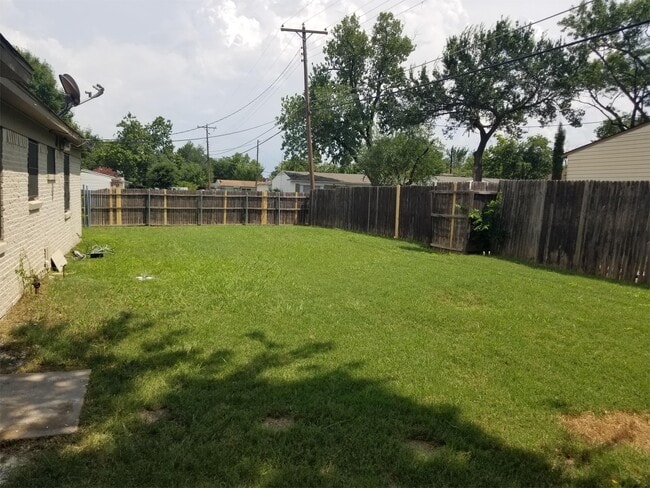 Building Photo - 4801 Harper Dr