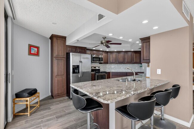 Building Photo - 9650 S Ocean Dr
