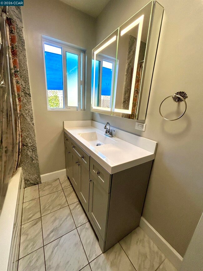 Building Photo - 356 Frederic Ave