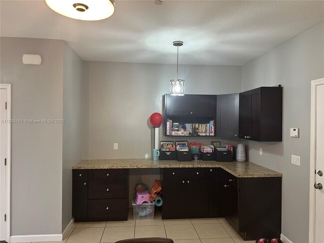 Building Photo - 2947 St Thomas Dr