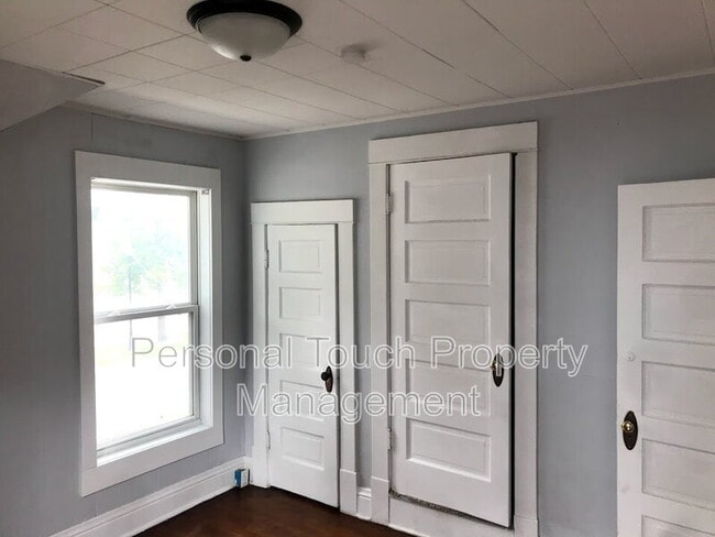 Building Photo - 1119 3rd Ave N