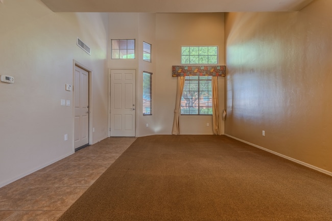Building Photo - Beautiful home, close to Walmart, Sprouts ...