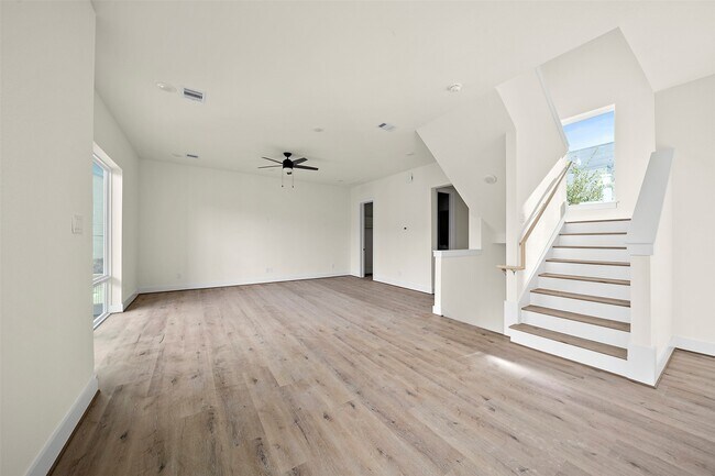 Building Photo - 2708 Nagle St