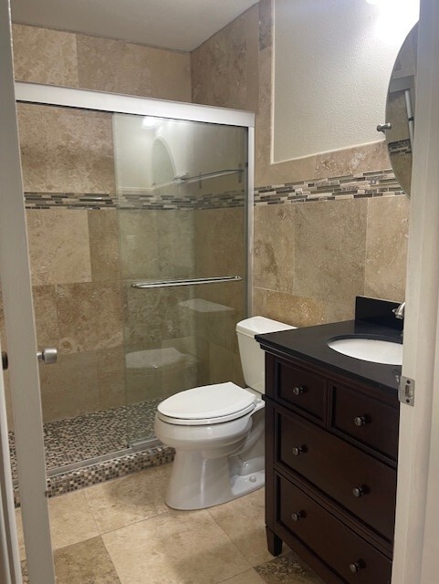 2nd full bathroom - 14201 Shadow Moss Ln