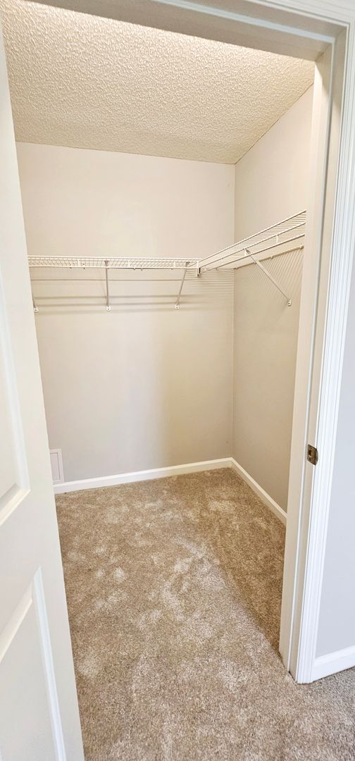 Building Photo - Spacious 2-Bed, 2-Bath Home with Modern Co...