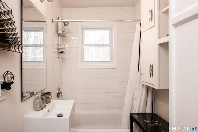 Building Photo - 474 US-7