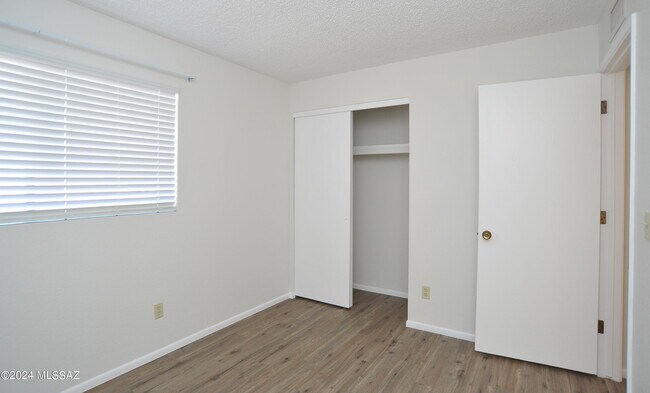 Building Photo - 3777 W Horizon Hills Dr