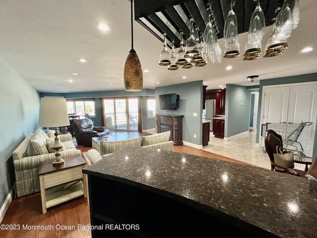 Building Photo - 525 Ocean Blvd