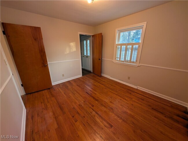 Building Photo - 703 Avondale St