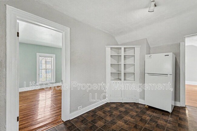 Building Photo - 329 Charles Ave SE