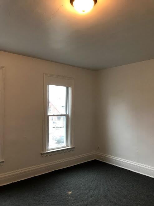 Building Photo - 423 Parade St