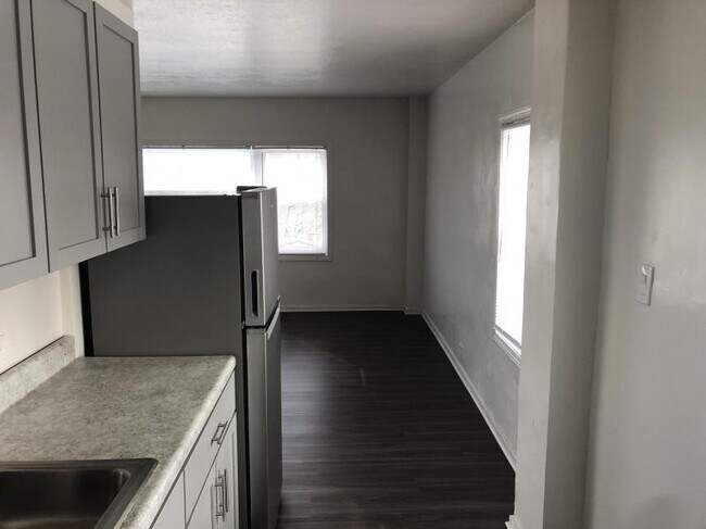 Building Photo - 1 bedroom in Chicago IL 60626