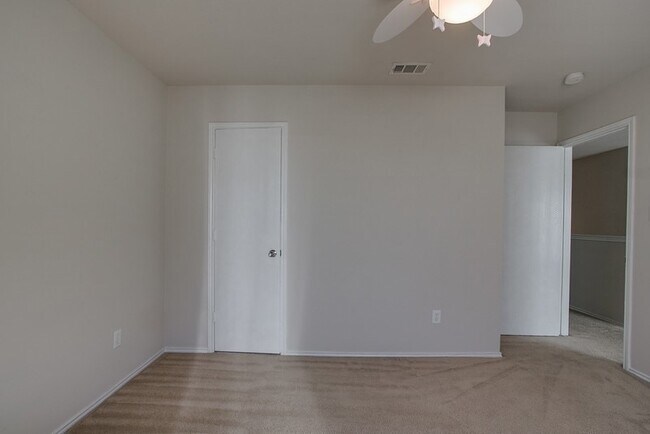 Building Photo - 3920 Malibu Sun Dr