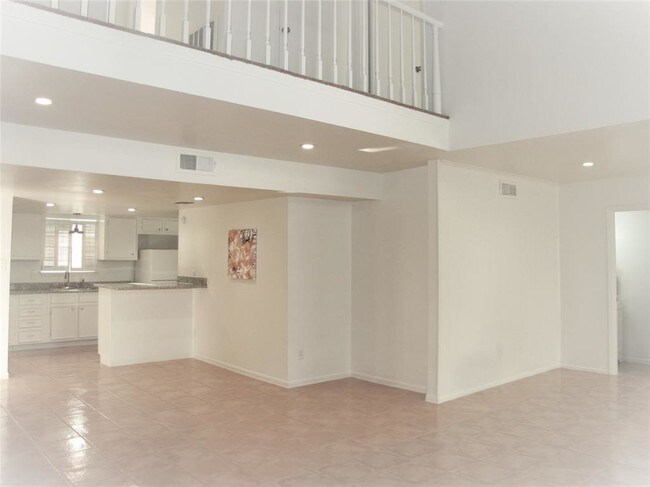 Building Photo - 5637 Dolores St