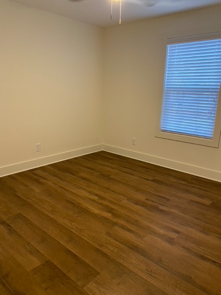 Building Photo - 811 Ridgeview Dr