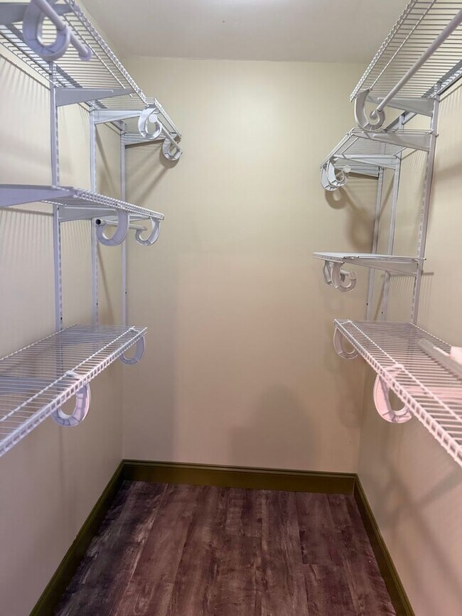 Building Photo - Flying Hills Townhouse