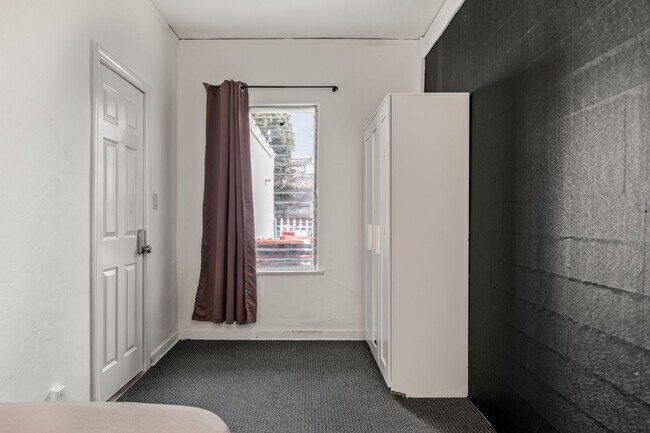 Building Photo - 832 Hilgard Ave