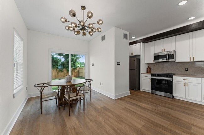 Building Photo - 8605 Amadwe St