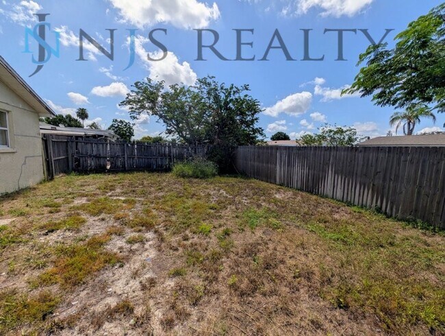 Building Photo - 3034 Roxbury Dr