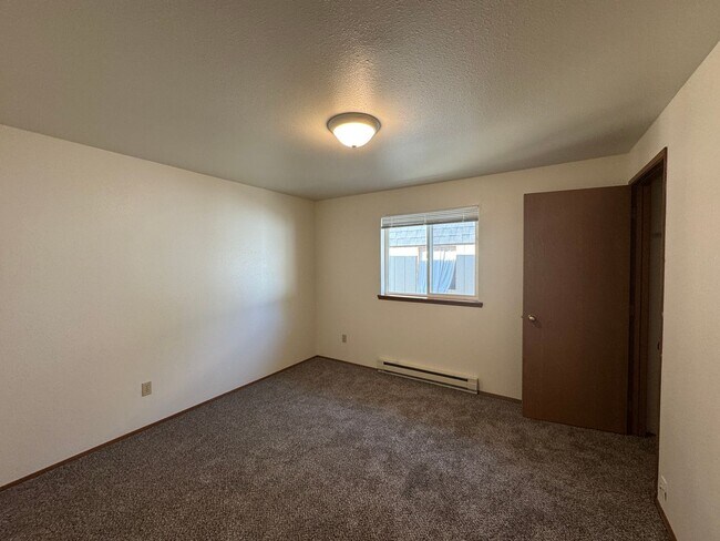 Building Photo - 1018 Holbrook Ct