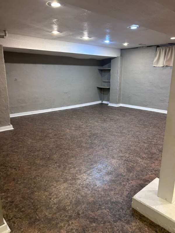 Building Photo - 215 W 89th St