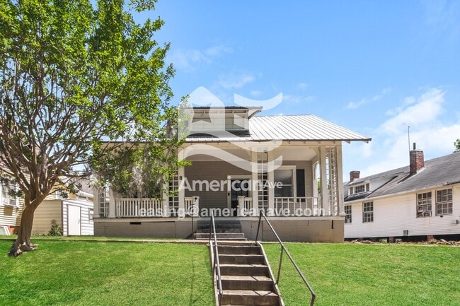 Building Photo - 8 Beechwood Heights