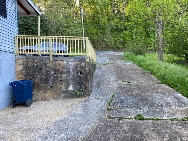 Building Photo - Newly remodeled 2 bed 1 bath home in Red B...