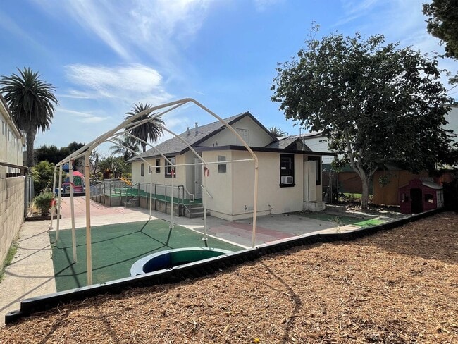 Building Photo - Newly renovated 2 + 2 in Mar Vista/Palms