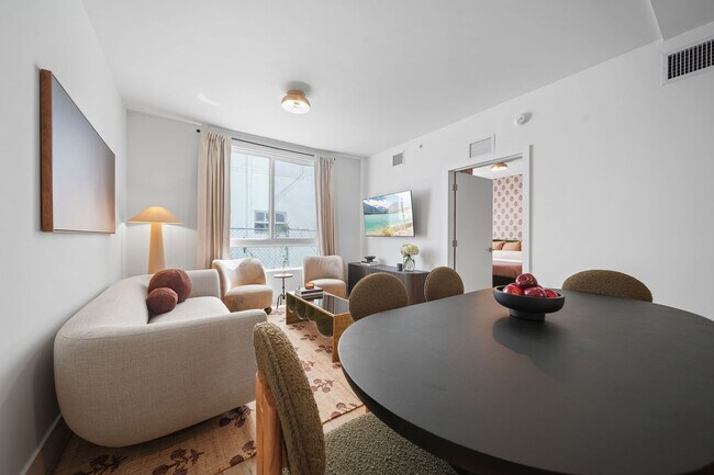 Building Photo - 1542