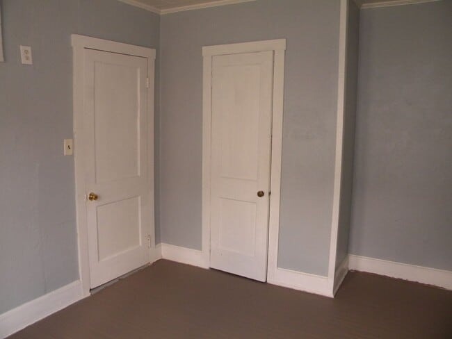 Building Photo - 1014 NE 8th Ave