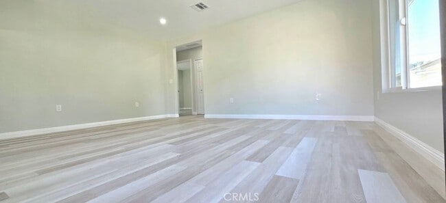 Building Photo - 5830 N Vista St