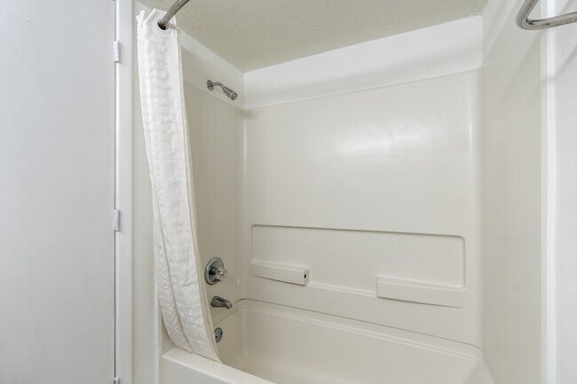 Building Photo - 5400 N Ocean Blvd