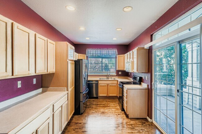 Building Photo - Spacious 3-Bedroom Townhome in Prime Denve...