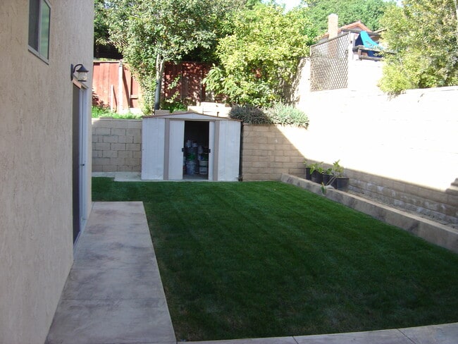 Building Photo - 407 Leavens Ct