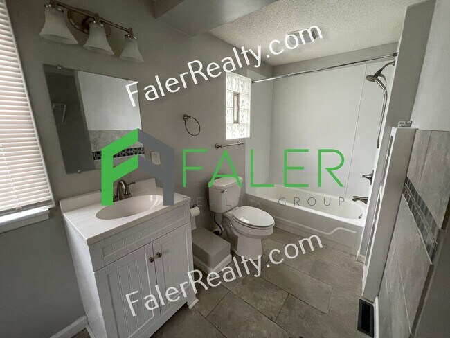 Building Photo - Darling Belmont Bungalow