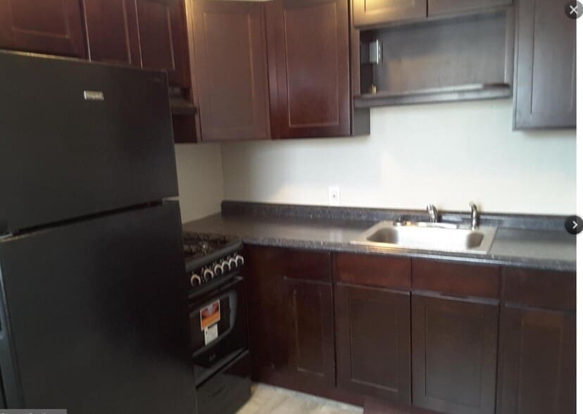 Building Photo - 1226 Hellerman St