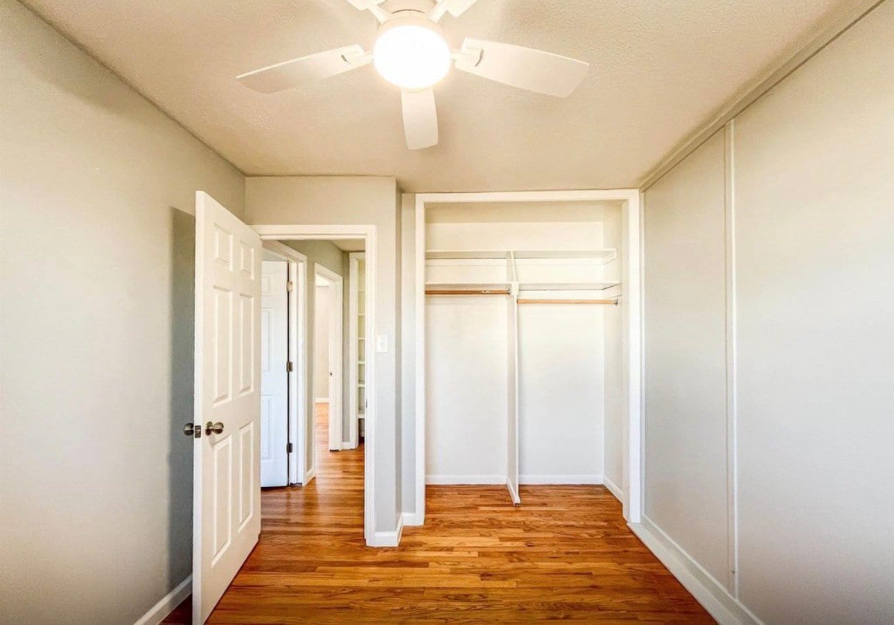 Building Photo - 6823 SW Knoll Ct