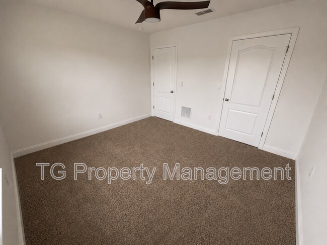 Building Photo - 248 Zancara St
