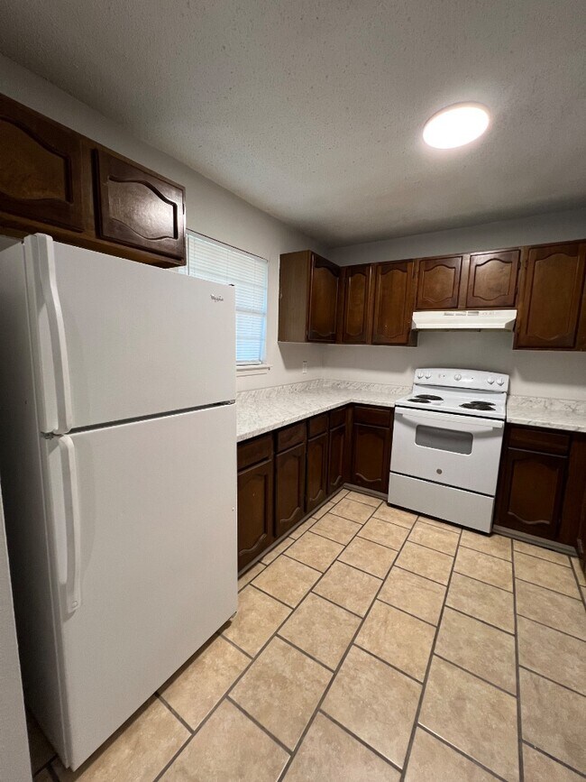 Building Photo - 406 Herbert Rd