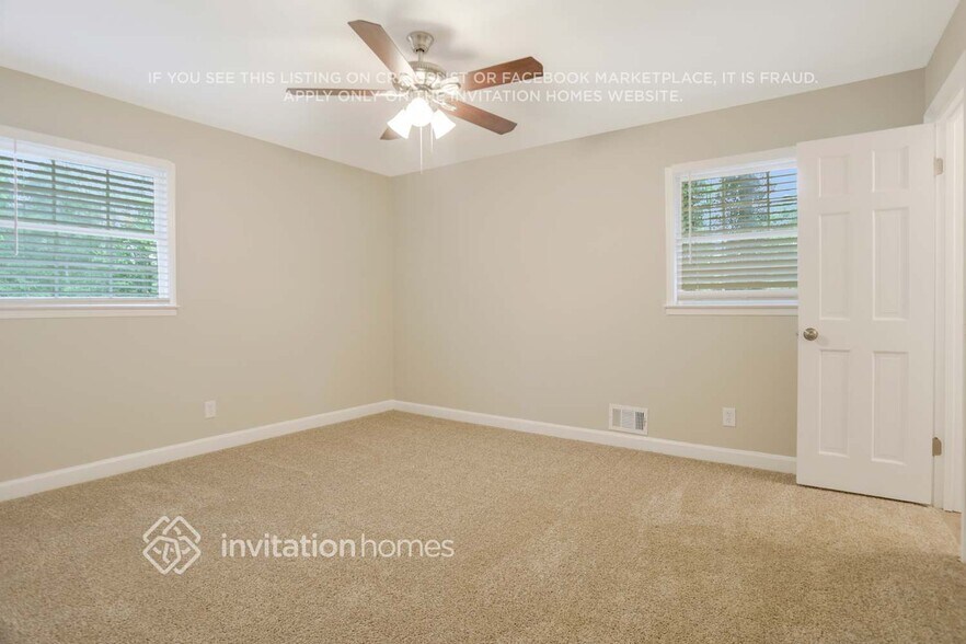 Building Photo - 1801 Romans Dr