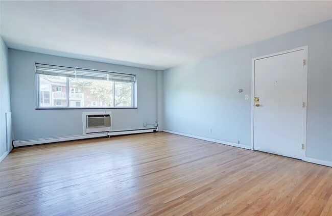 Building Photo - 2434 East Ave