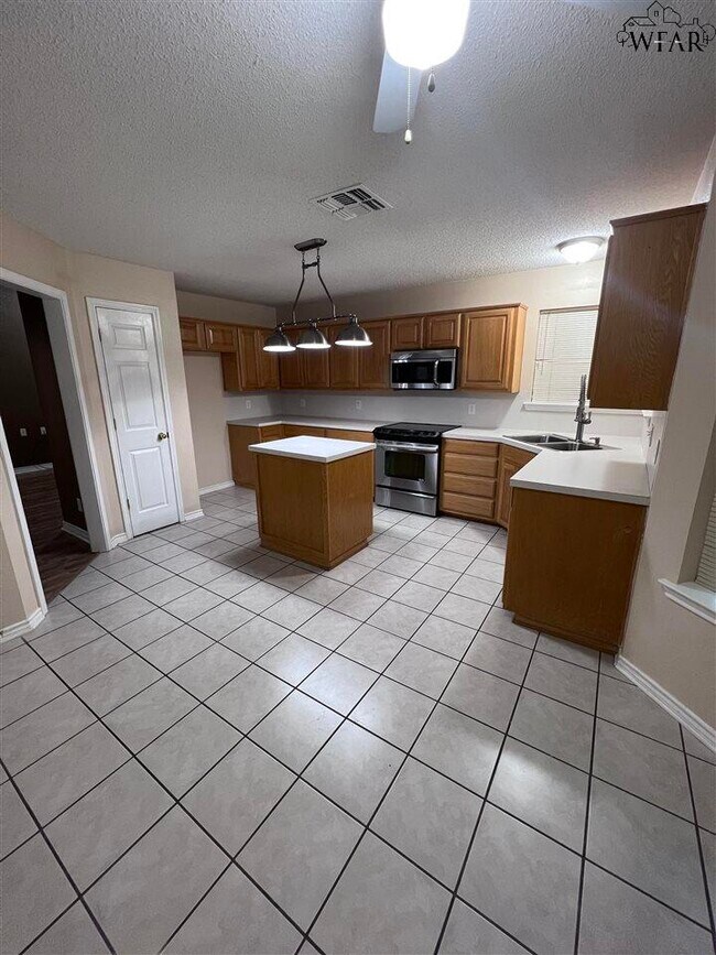 Building Photo - 6031 Van Dorn Dr