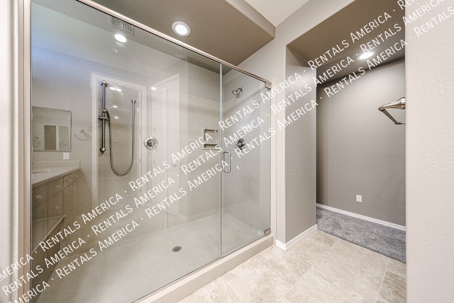 Building Photo - 20658 E Raven Dr