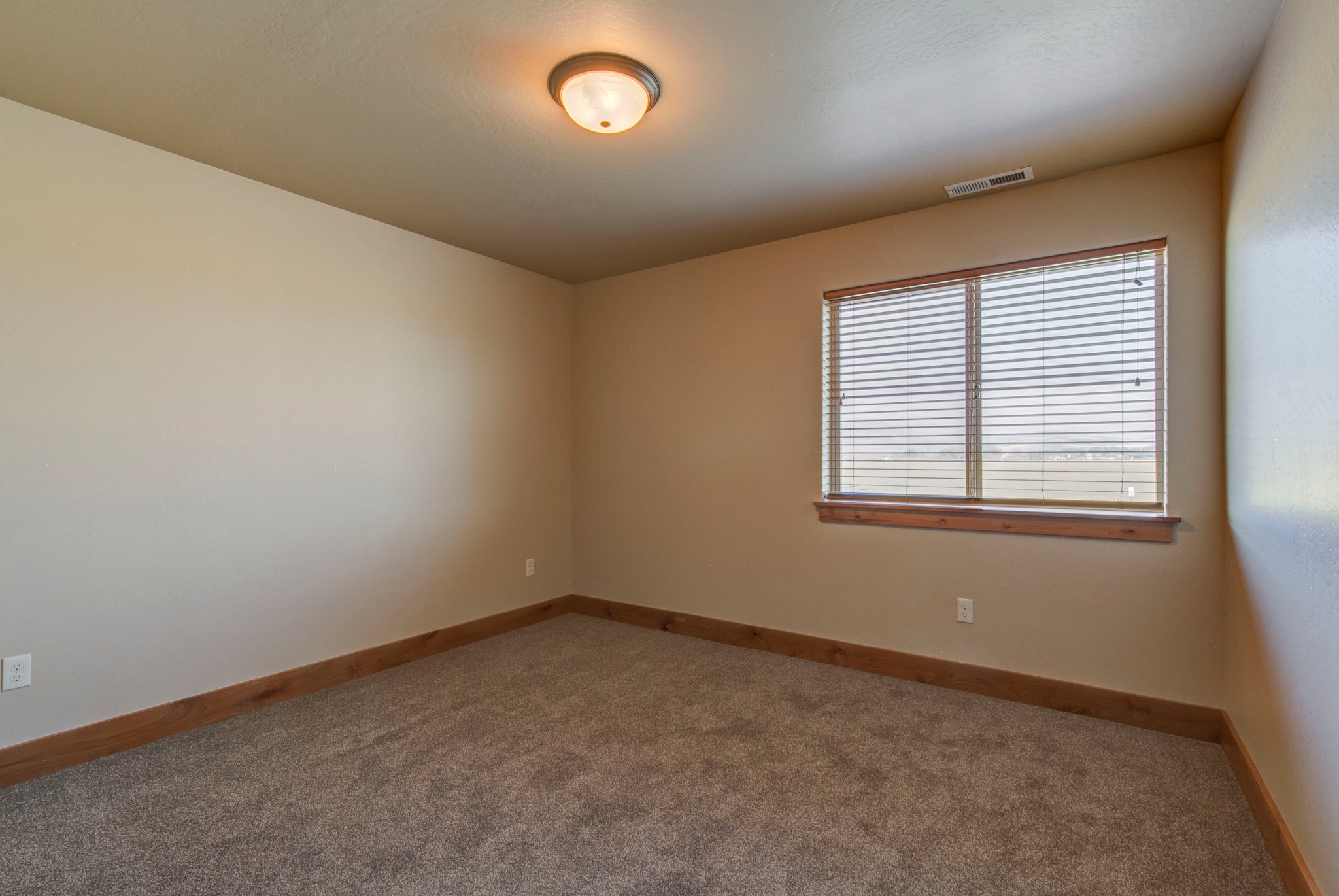 Building Photo - 4737 Sherwood Way