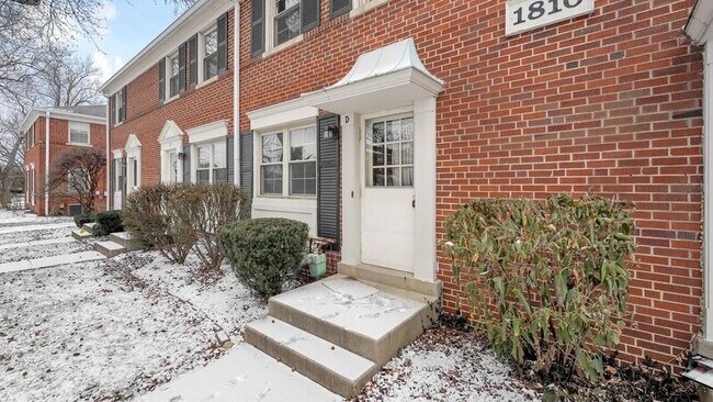 Building Photo - 1810 Northwest Ct