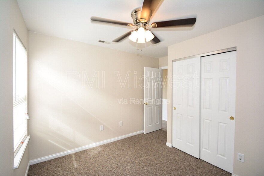 Building Photo - 1994 Falcon Ct